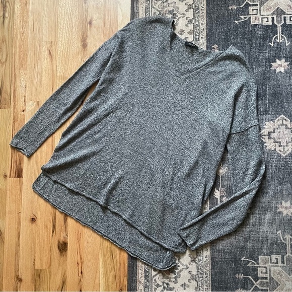 Aritzia Babaton Wool Linen Marled Gray VNeck Flowy Sweater Medium - Picture 5 of 5